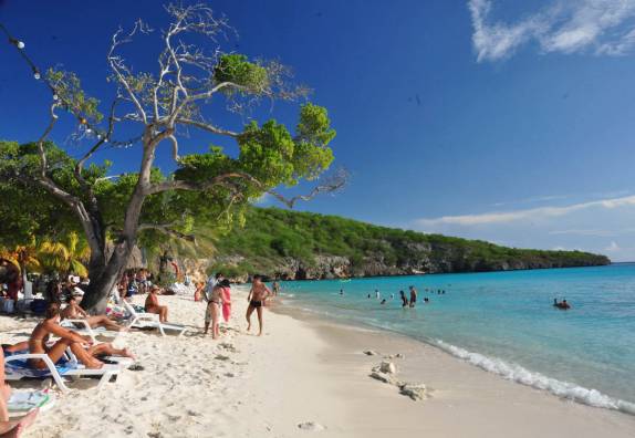 A movimentada praia de Cas Abao, em Curaçao